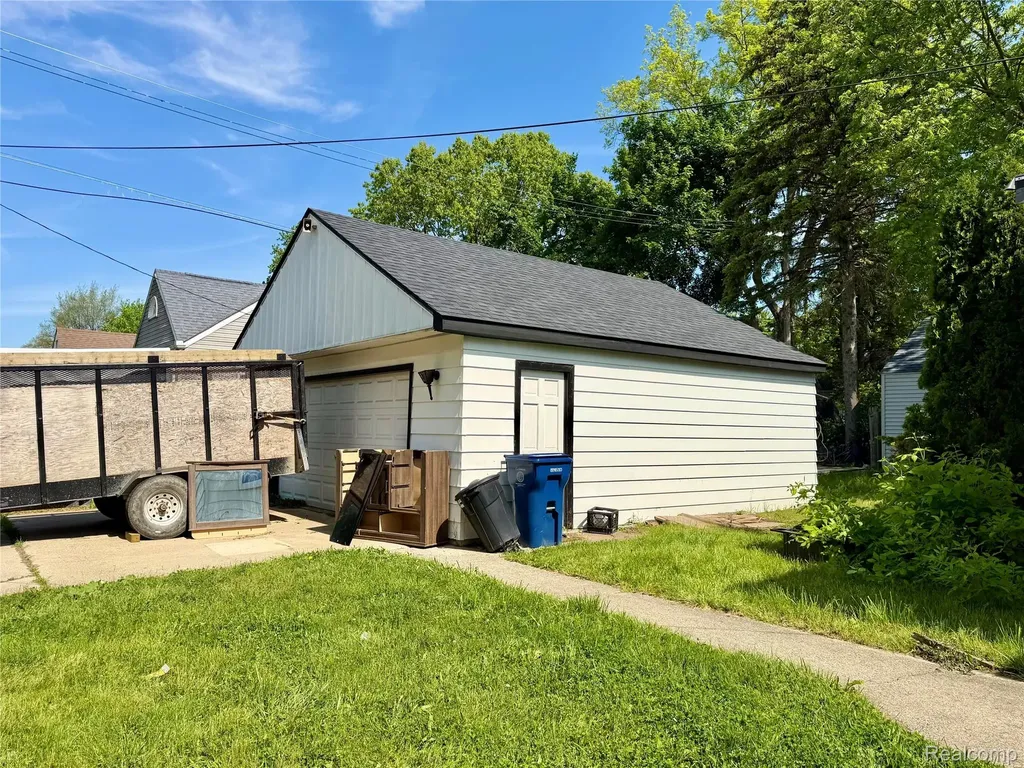1601 N Ballenger Highway Flint City MI 48504