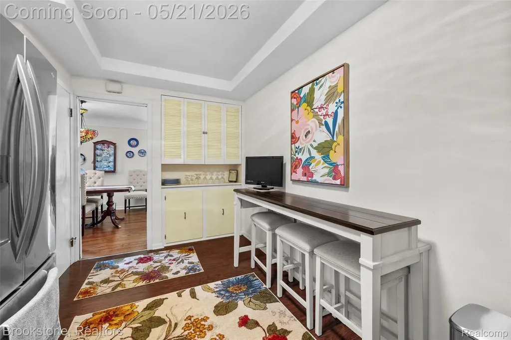 18474 Beverly Road Beverly Hills Village MI 48025