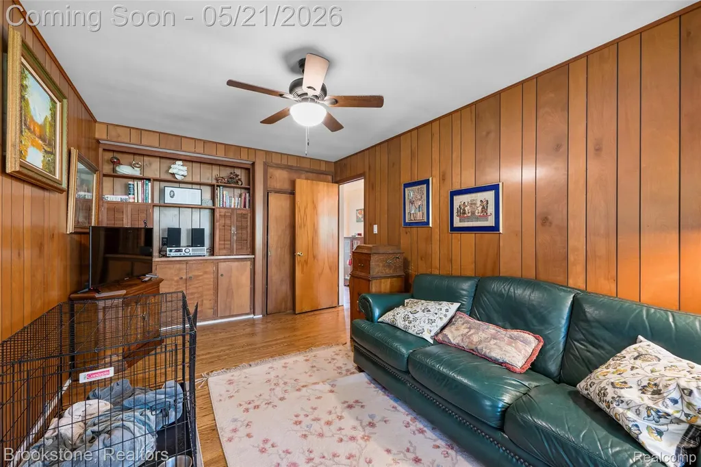 18474 Beverly Road Beverly Hills Village MI 48025