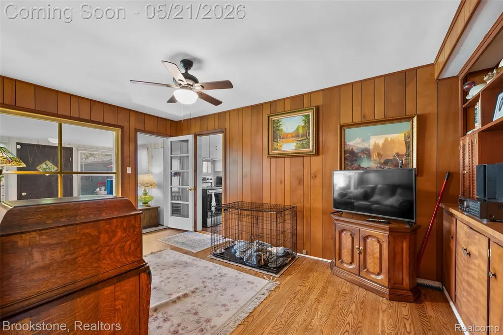 18474 Beverly Road Beverly Hills Village MI 48025