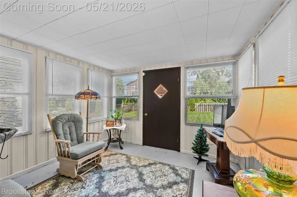 18474 Beverly Road Beverly Hills Village MI 48025