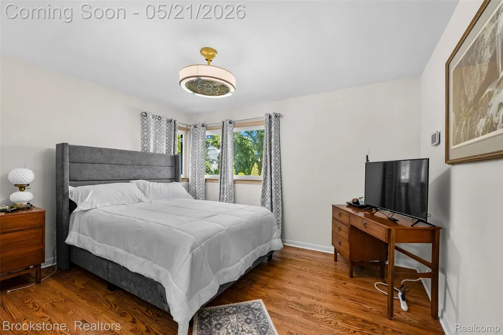 18474 Beverly Road Beverly Hills Village MI 48025