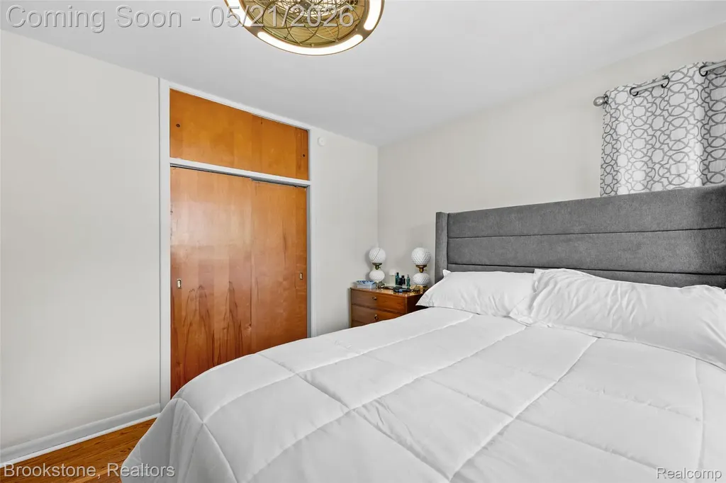 18474 Beverly Road Beverly Hills Village MI 48025