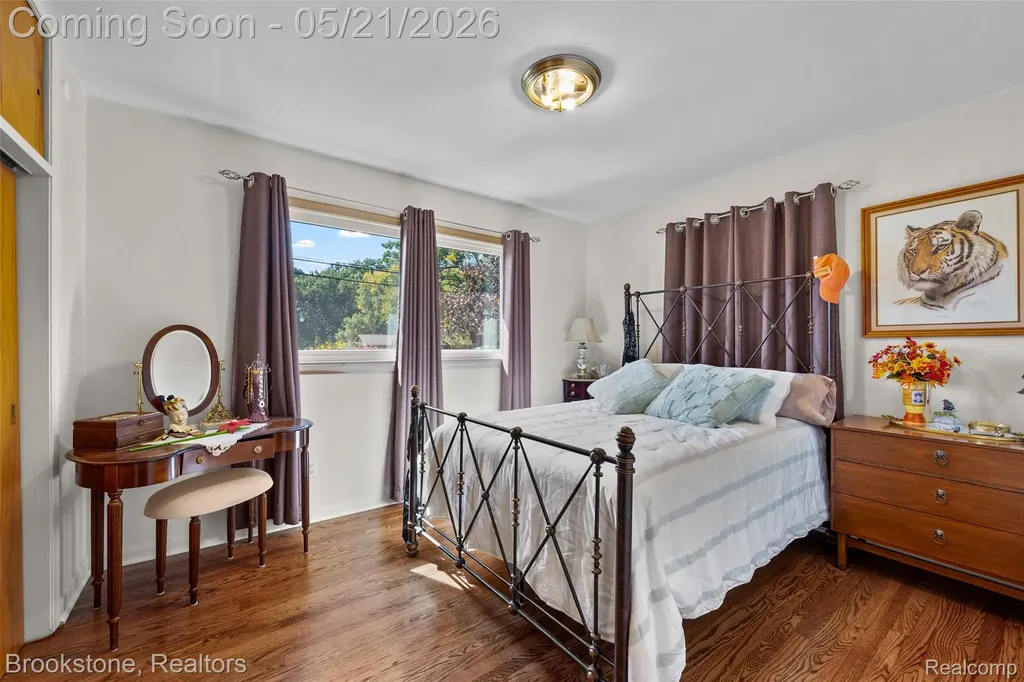 18474 Beverly Road Beverly Hills Village MI 48025