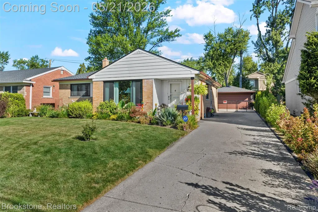 18474 Beverly Road Beverly Hills Village MI 48025