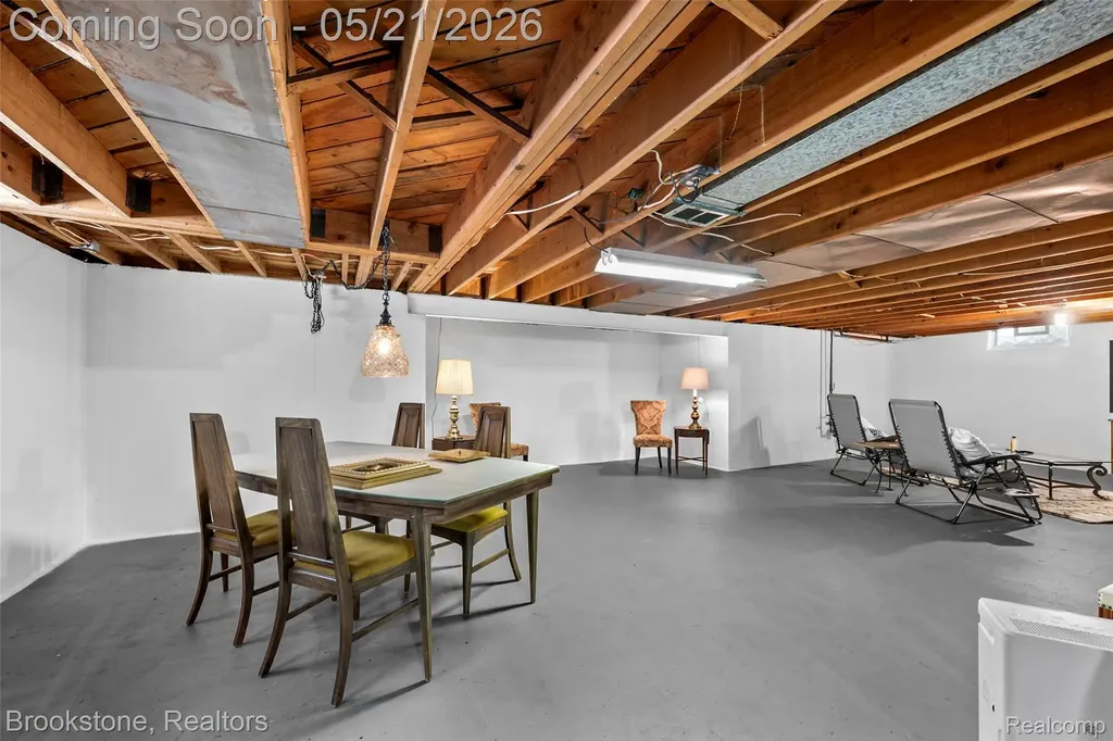 18474 Beverly Road Beverly Hills Village MI 48025