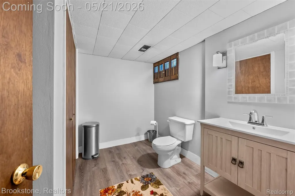 18474 Beverly Road Beverly Hills Village MI 48025