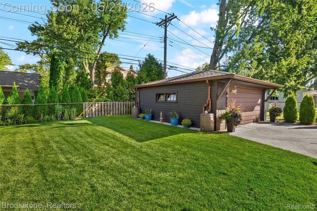 18474 Beverly Road Beverly Hills Village MI 48025