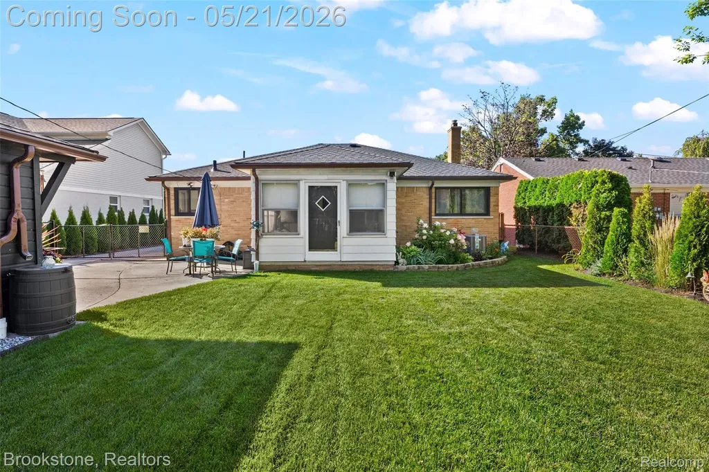 18474 Beverly Road Beverly Hills Village MI 48025