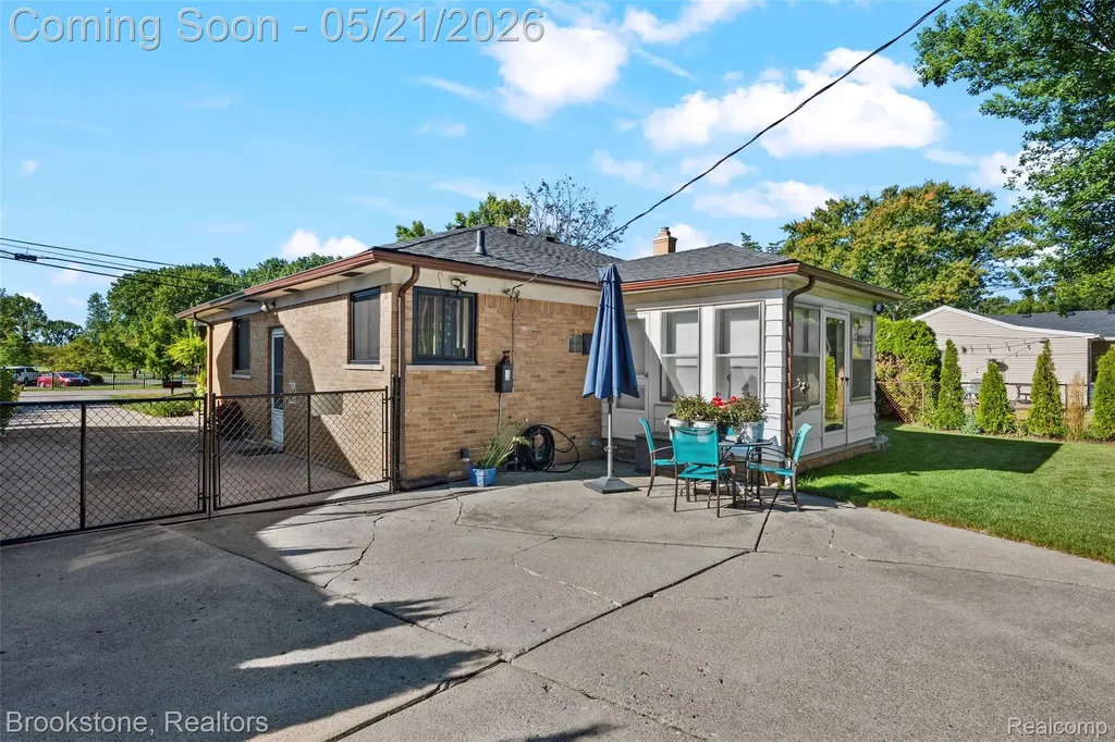 18474 Beverly Road Beverly Hills Village MI 48025