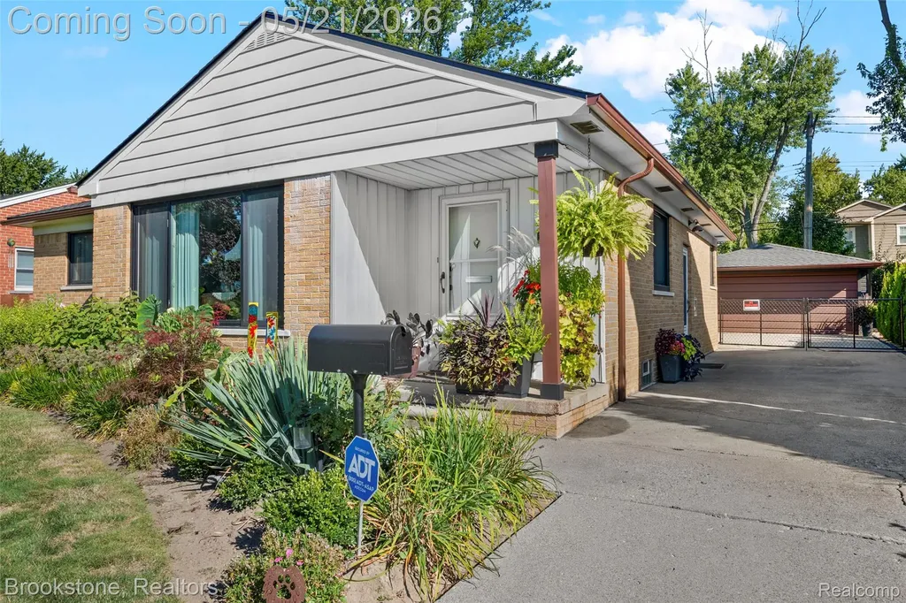 18474 Beverly Road Beverly Hills Village MI 48025