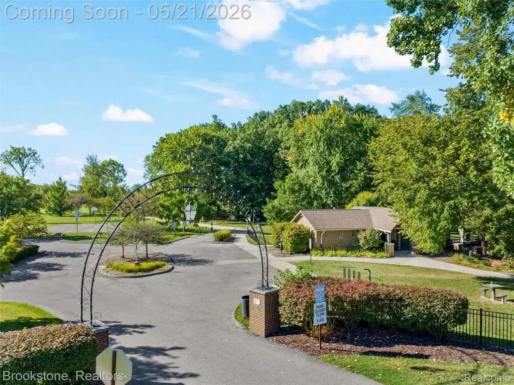18474 Beverly Road Beverly Hills Village MI 48025