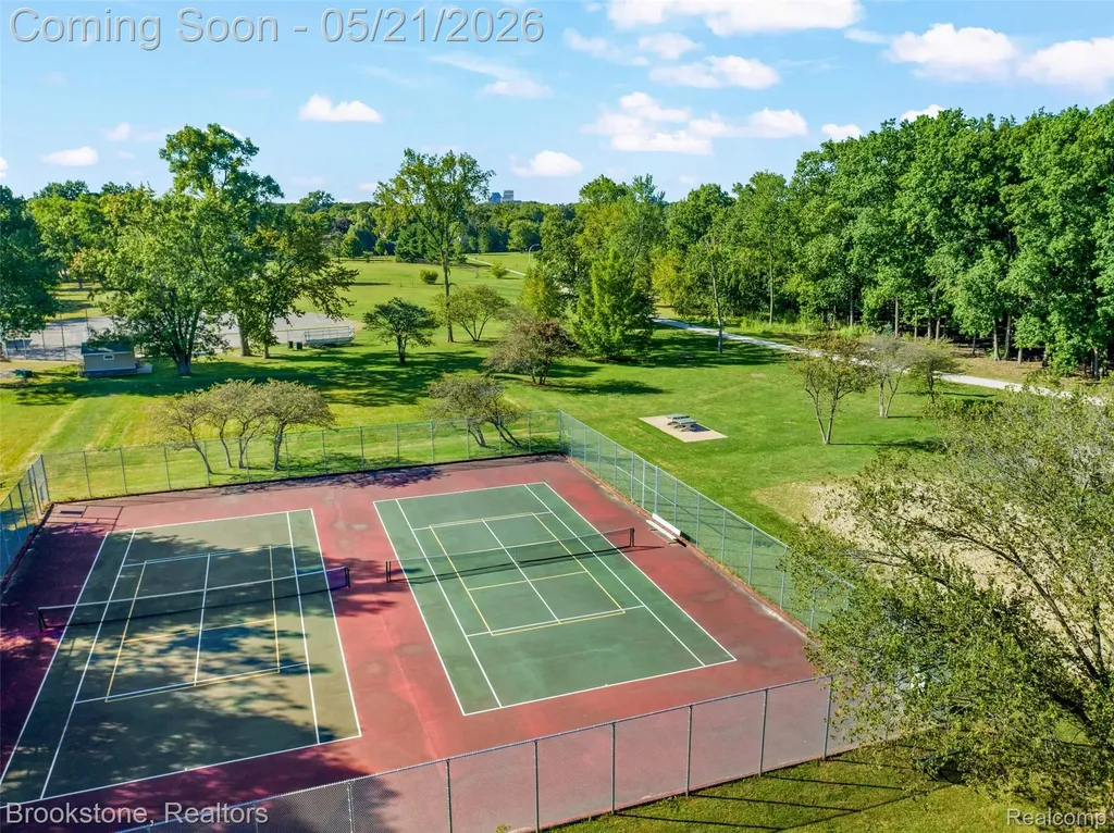 18474 Beverly Road Beverly Hills Village MI 48025
