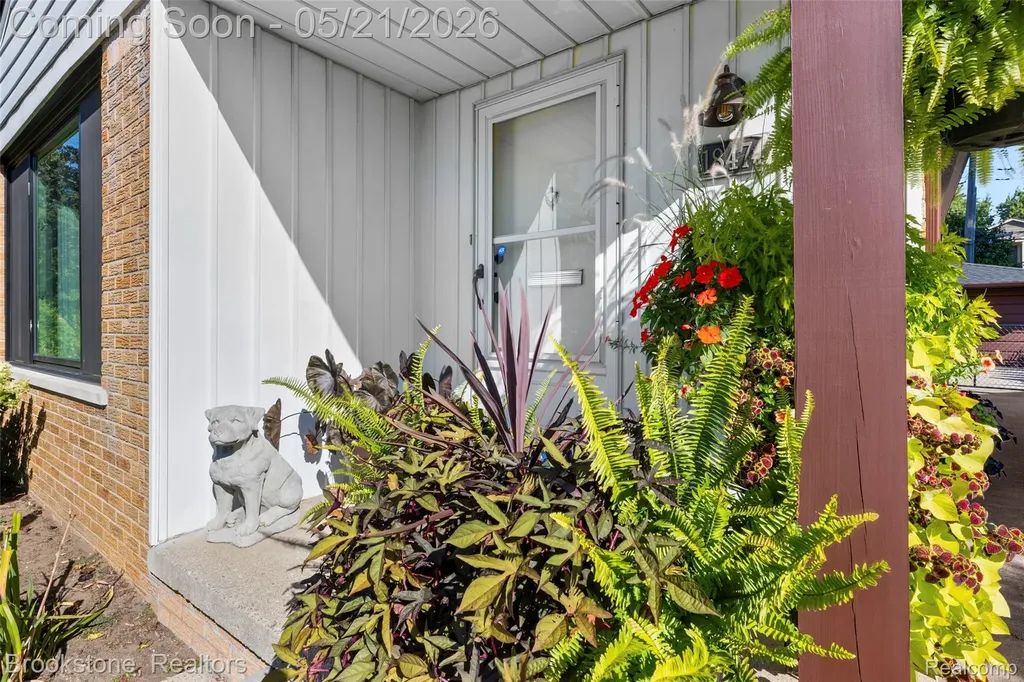 18474 Beverly Road Beverly Hills Village MI 48025
