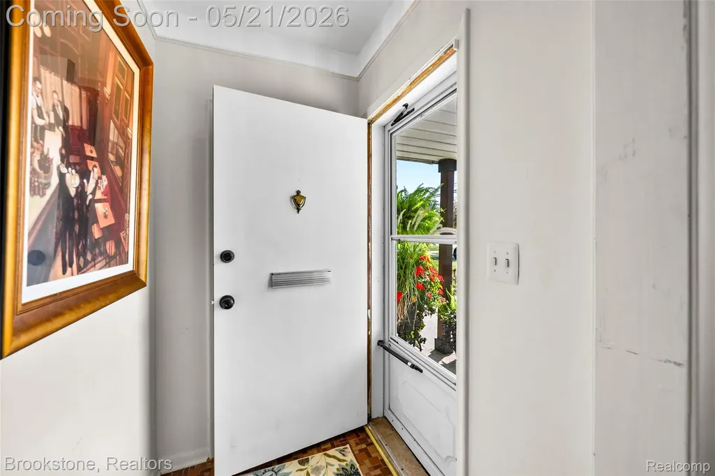 18474 Beverly Road Beverly Hills Village MI 48025
