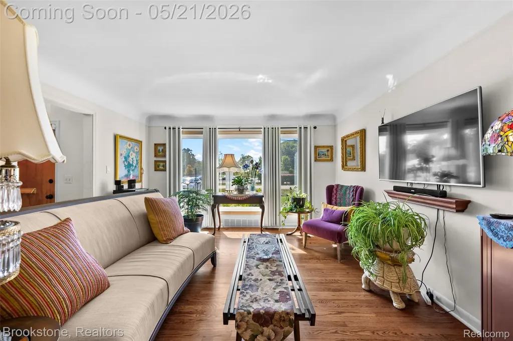 18474 Beverly Road Beverly Hills Village MI 48025