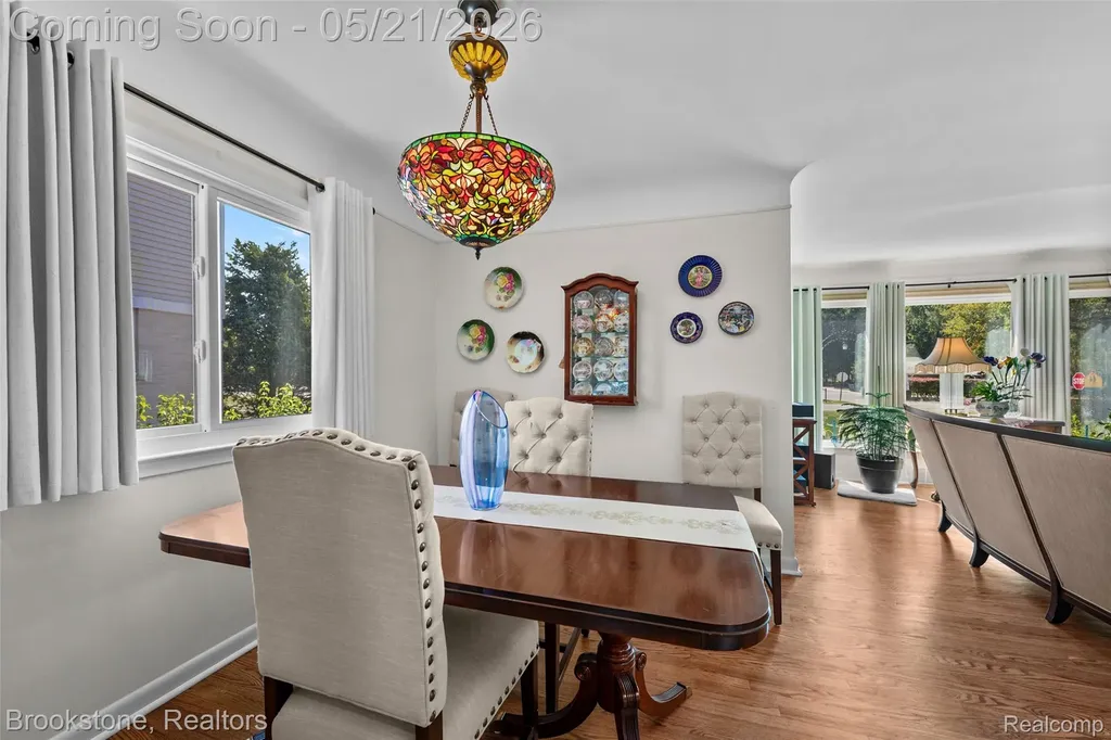 18474 Beverly Road Beverly Hills Village MI 48025