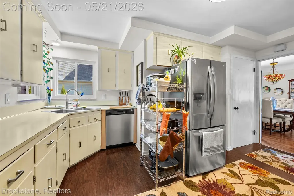 18474 Beverly Road Beverly Hills Village MI 48025