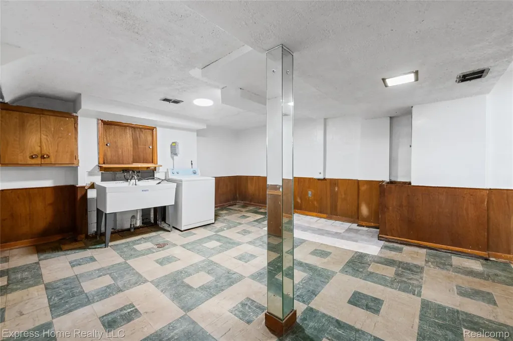 18590 Lumpkin Street Detroit City MI 48234