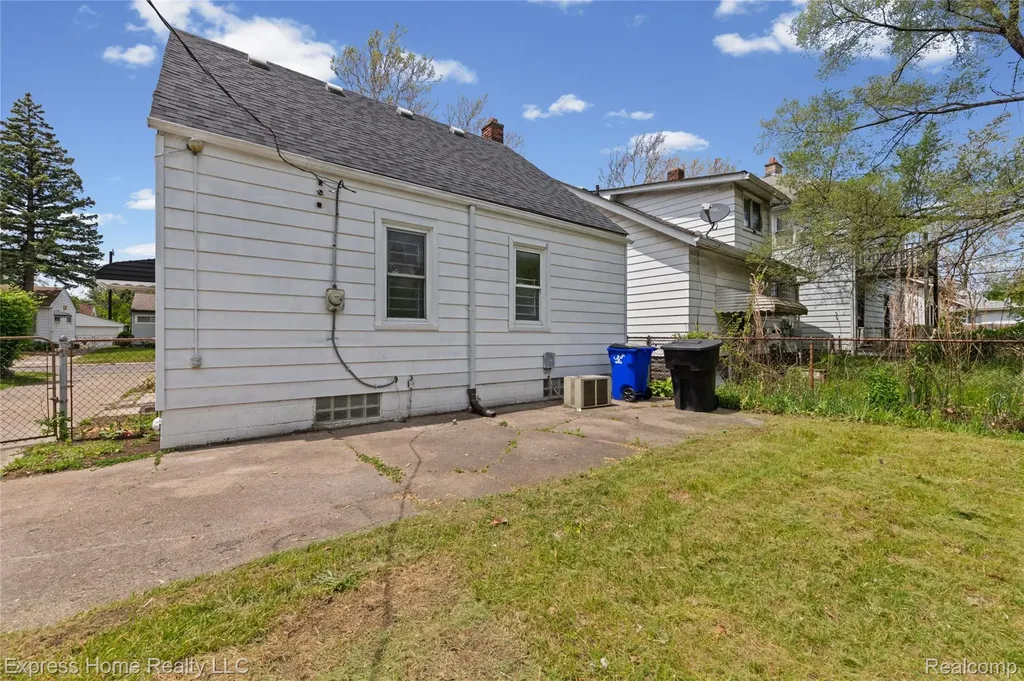 18590 Lumpkin Street Detroit City MI 48234
