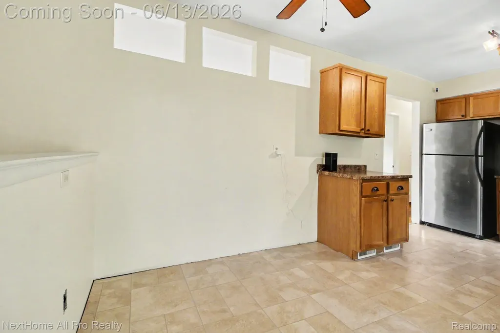 14242 Park Street Livonia City MI 48154