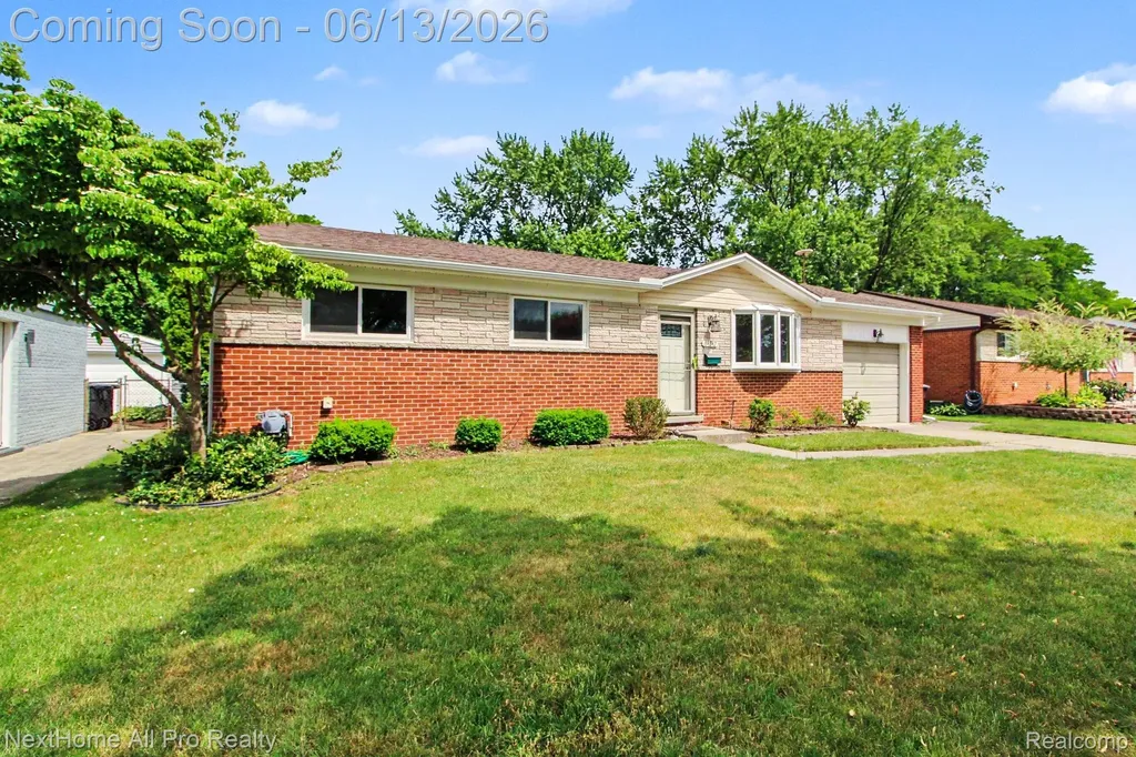 14242 Park Street Livonia City MI 48154
