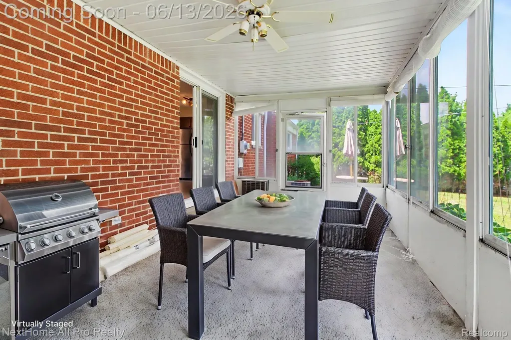 14242 Park Street Livonia City MI 48154