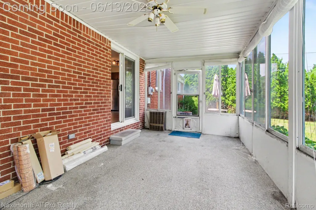 14242 Park Street Livonia City MI 48154