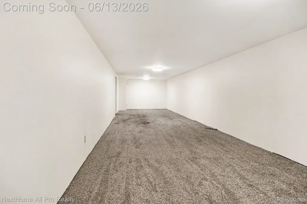 14242 Park Street Livonia City MI 48154