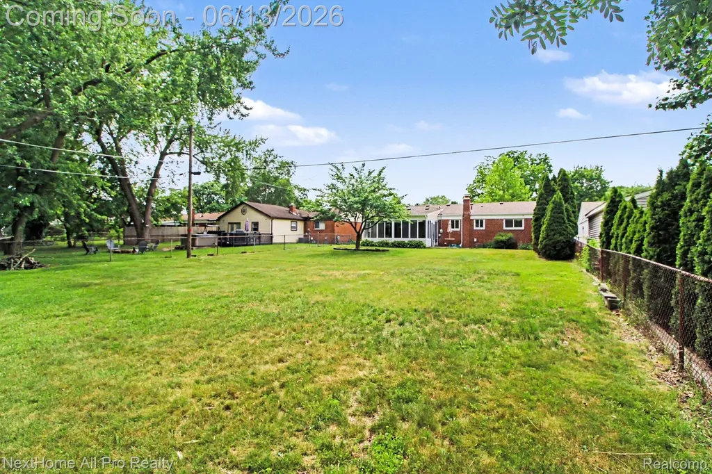 14242 Park Street Livonia City MI 48154