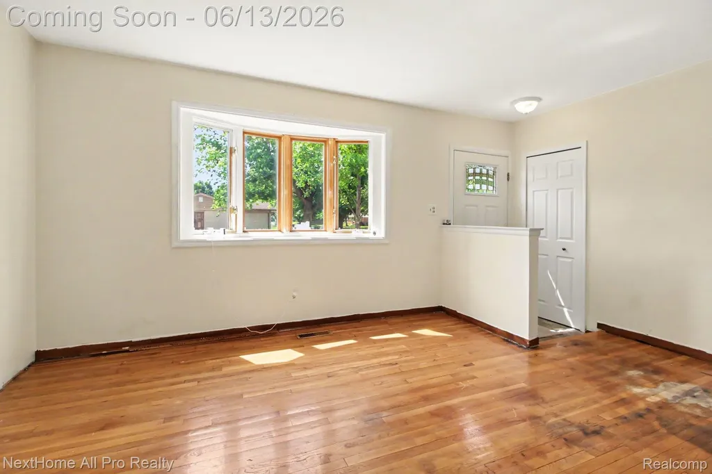 14242 Park Street Livonia City MI 48154