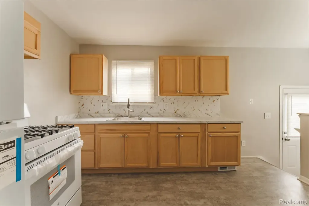 27731 Bohnhoff Street Roseville City MI 48066