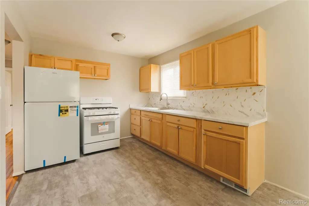 27731 Bohnhoff Street Roseville City MI 48066