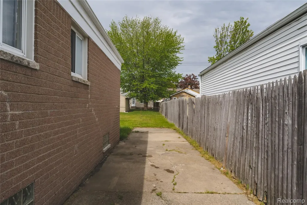 27731 Bohnhoff Street Roseville City MI 48066