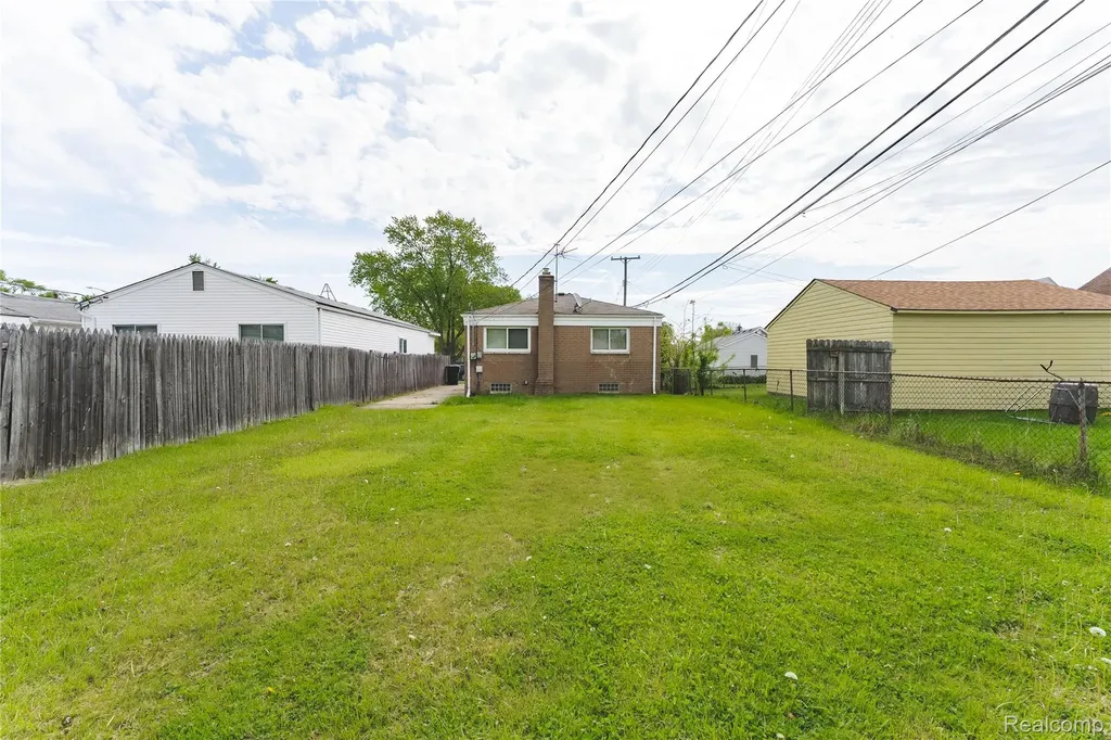 27731 Bohnhoff Street Roseville City MI 48066