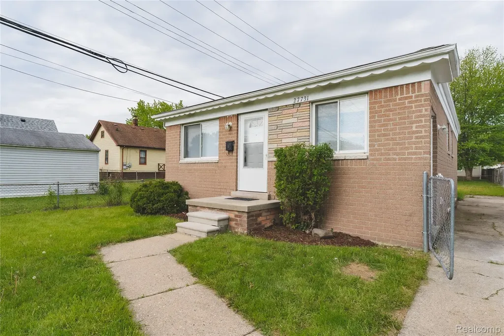 27731 Bohnhoff Street Roseville City MI 48066
