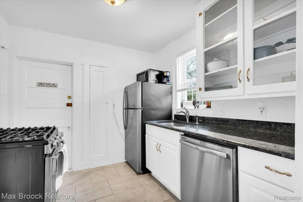 417 W Lincoln Avenue Royal Oak City MI 48067