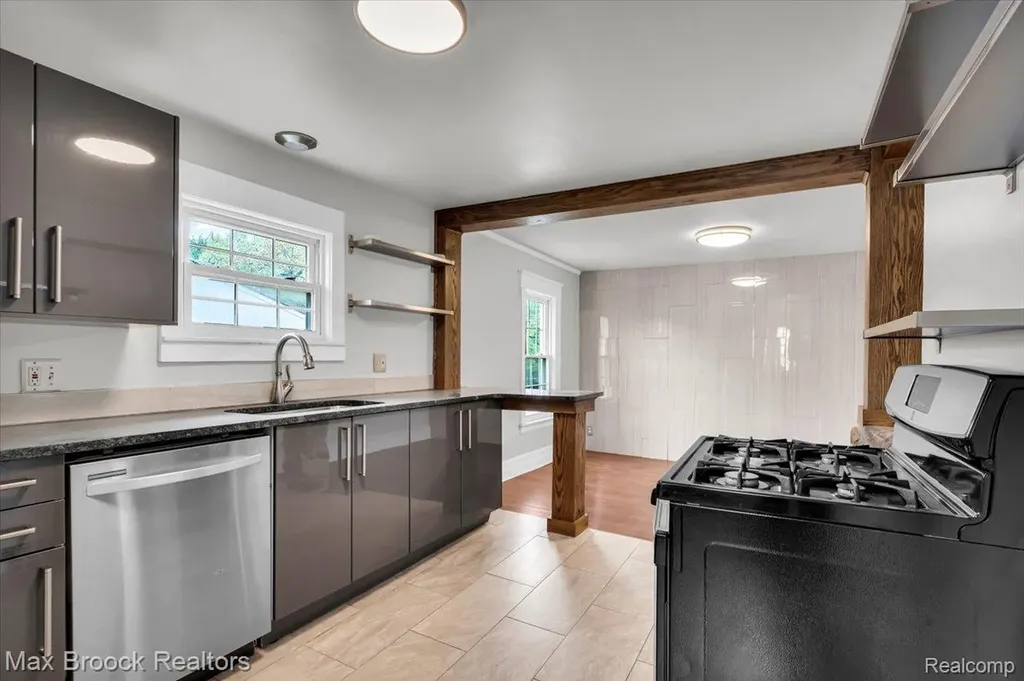 417 W Lincoln Avenue Royal Oak City MI 48067