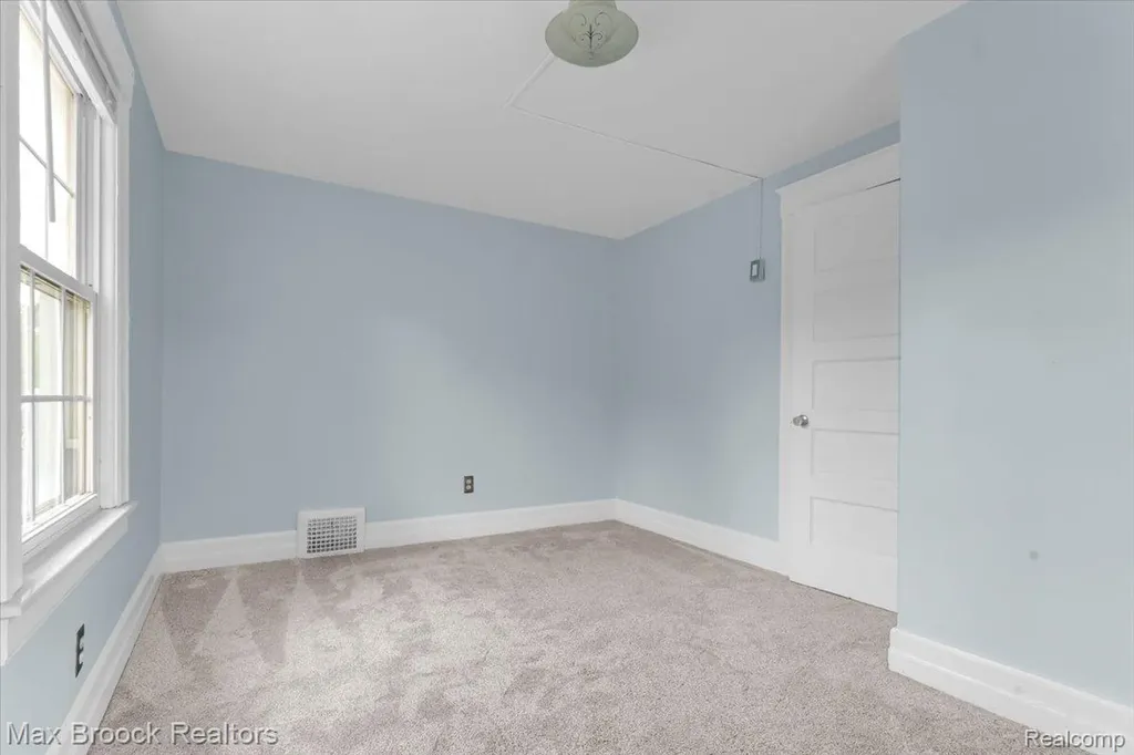 417 W Lincoln Avenue Royal Oak City MI 48067