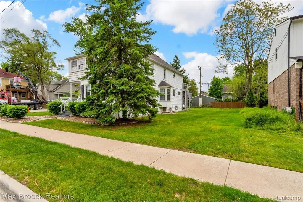 417 W Lincoln Avenue Royal Oak City MI 48067