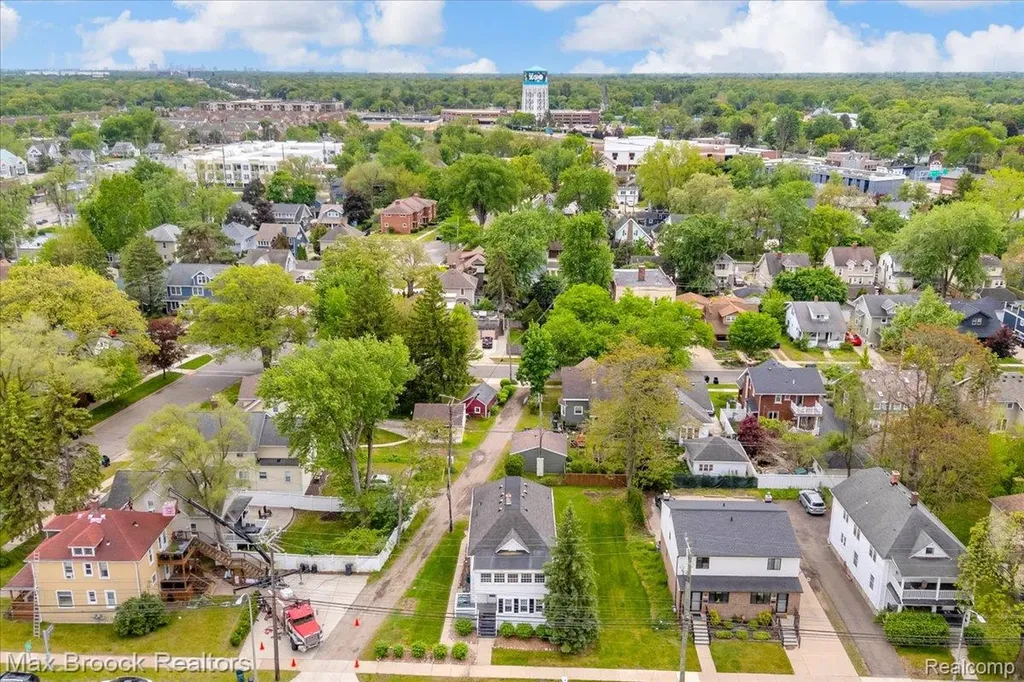 417 W Lincoln Avenue Royal Oak City MI 48067