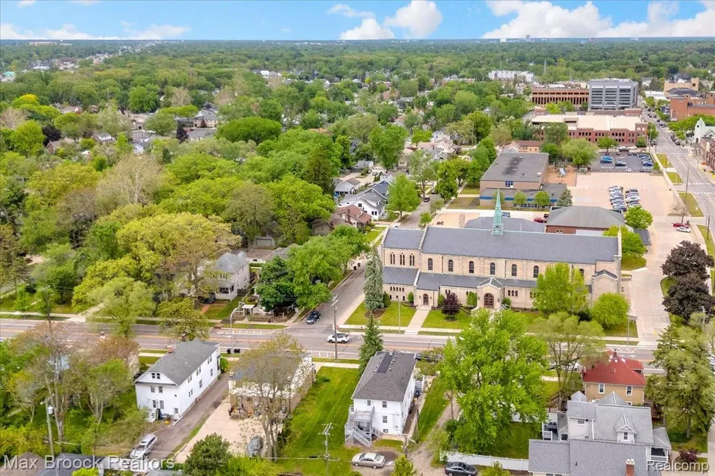 417 W Lincoln Avenue Royal Oak City MI 48067