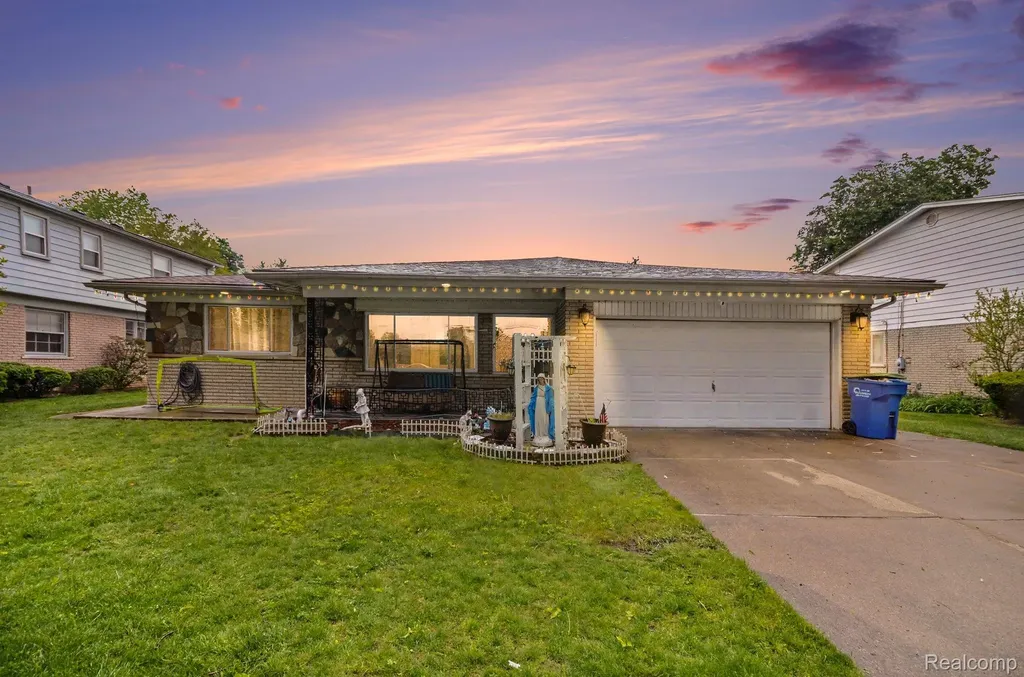 32343 Cambridge Drive Warren City MI 48093