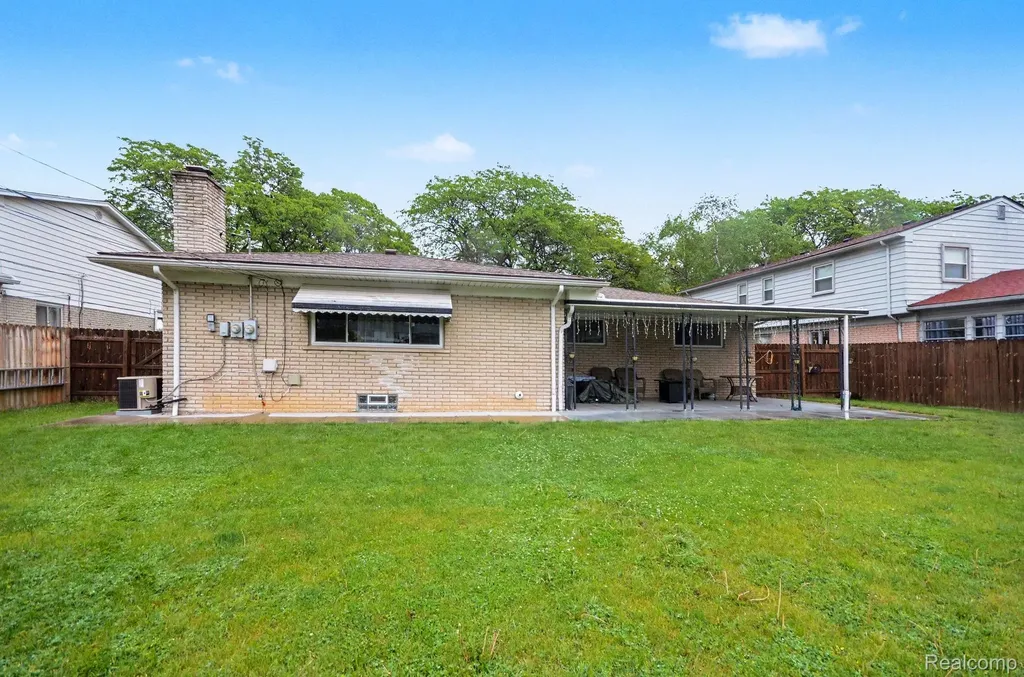 32343 Cambridge Drive Warren City MI 48093