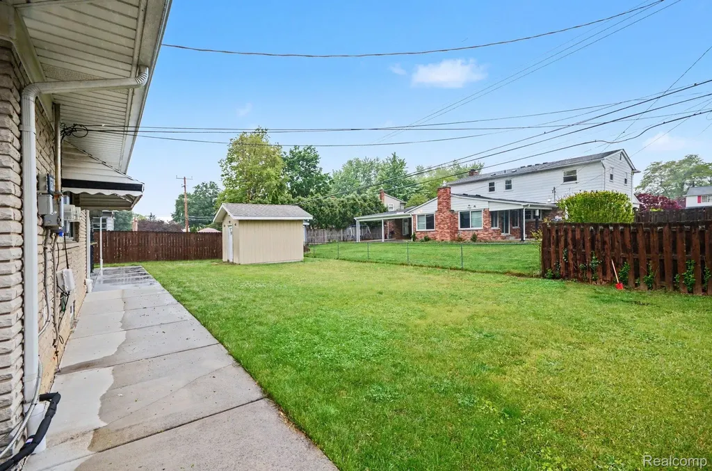 32343 Cambridge Drive Warren City MI 48093