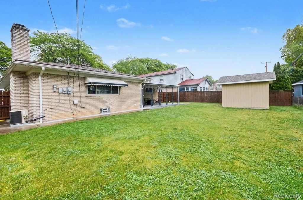 32343 Cambridge Drive Warren City MI 48093