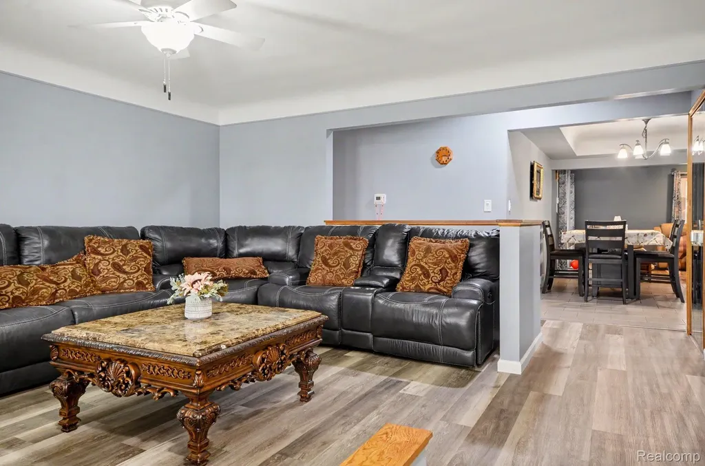 32343 Cambridge Drive Warren City MI 48093