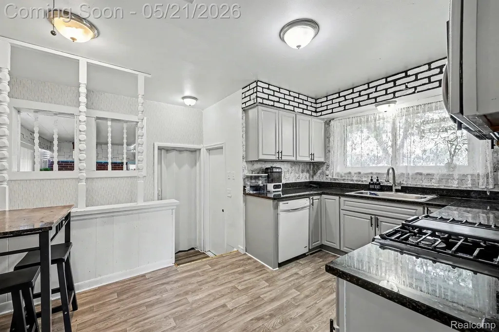 28326 Alden Street Madison Heights City MI 48071