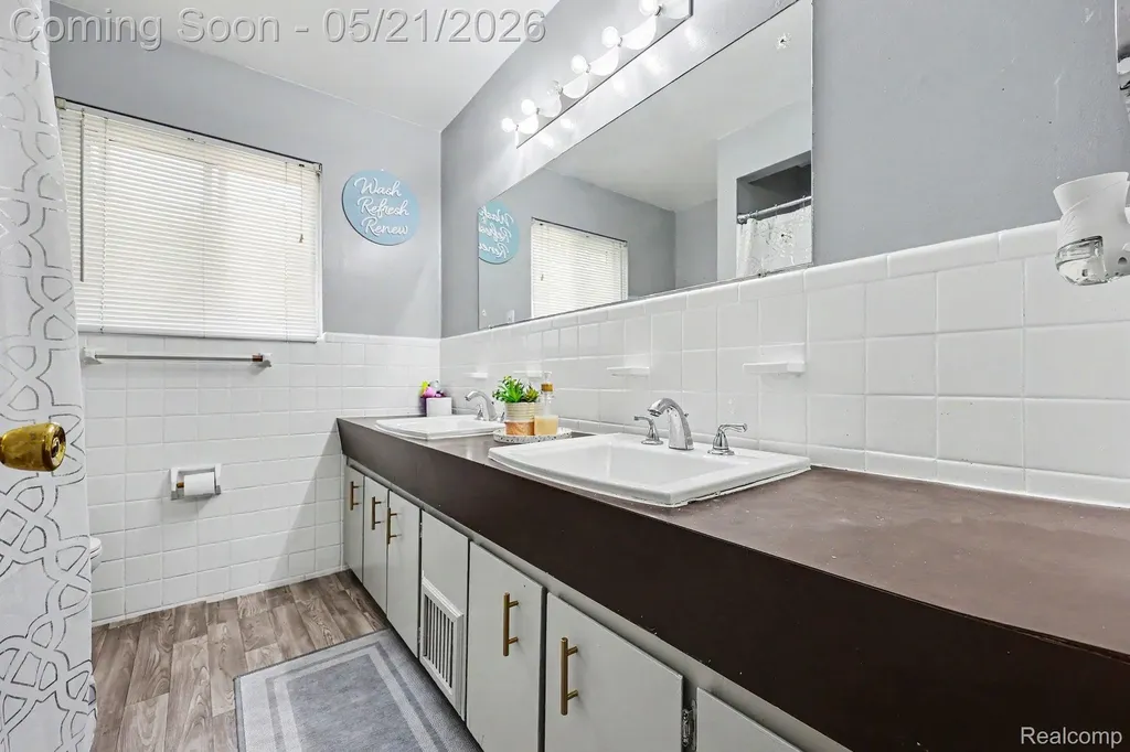 28326 Alden Street Madison Heights City MI 48071