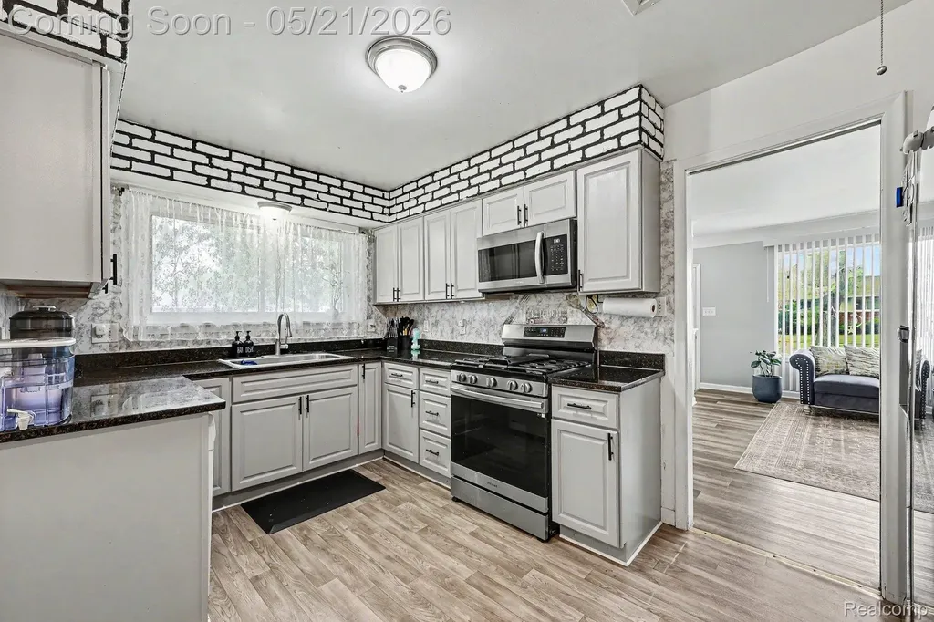 28326 Alden Street Madison Heights City MI 48071